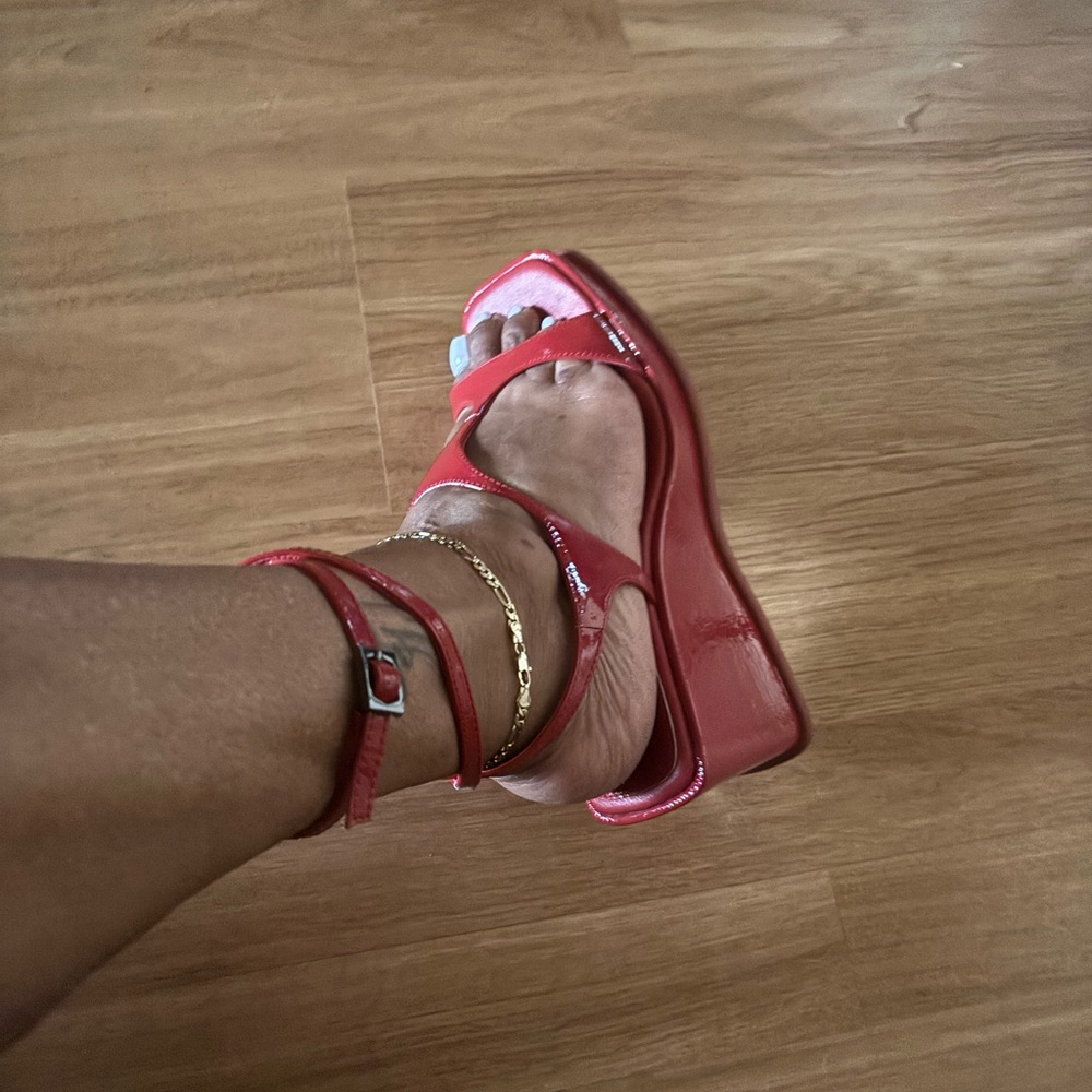 Vince Camuto Glossy Red Sandals